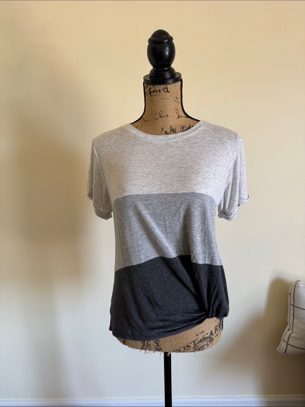 nine britton Gray Colorblock Short Sleeve Tee